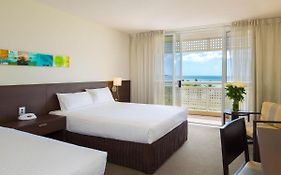 Holiday Inn Cairns Harbourside